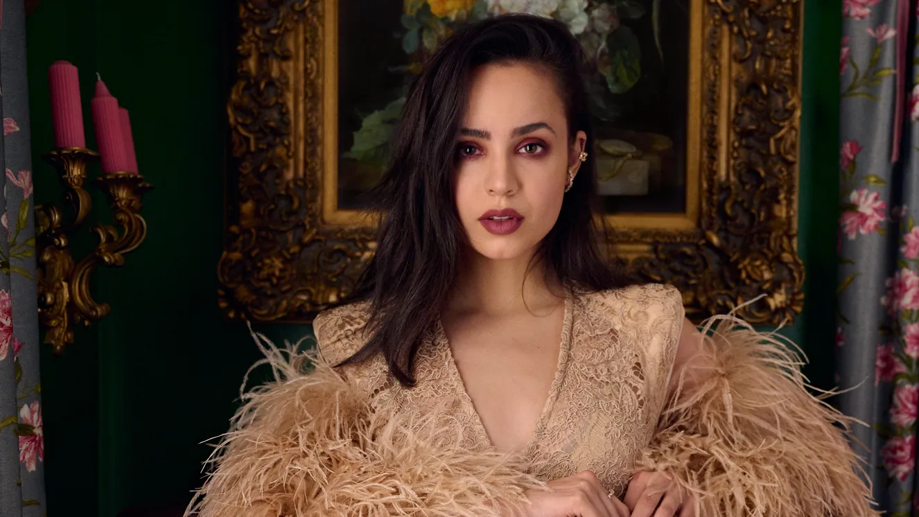 naked sofia carson