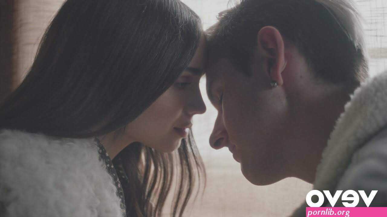 naked sofia carson