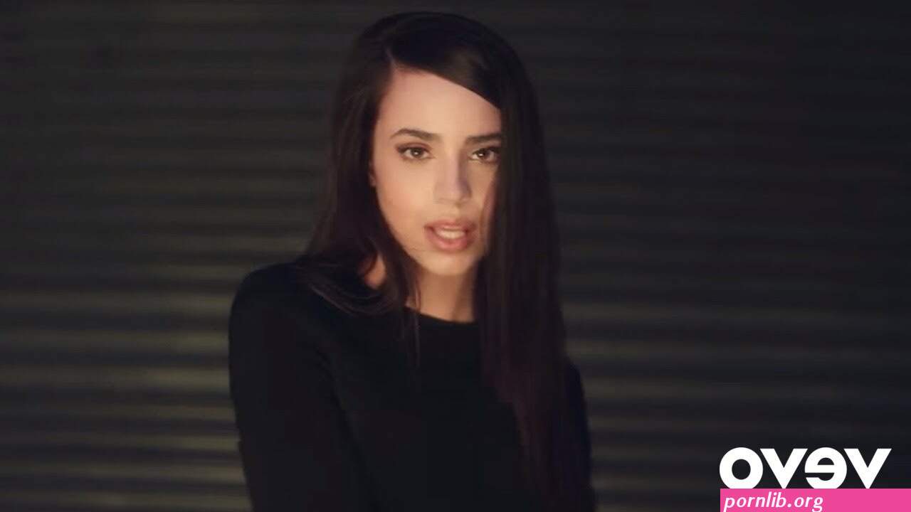 naked sofia carson