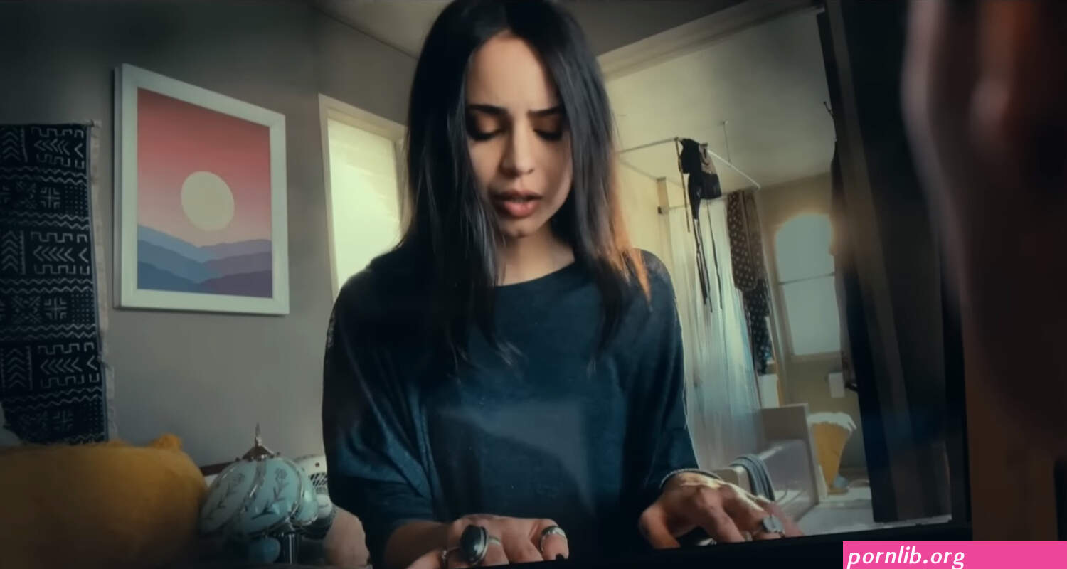 naked sofia carson