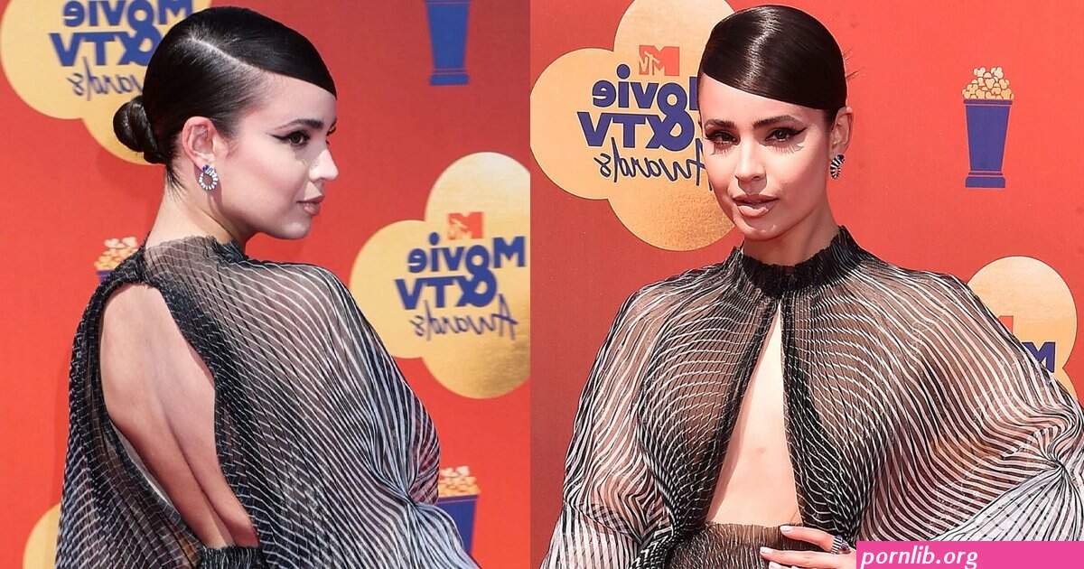naked sofia carson