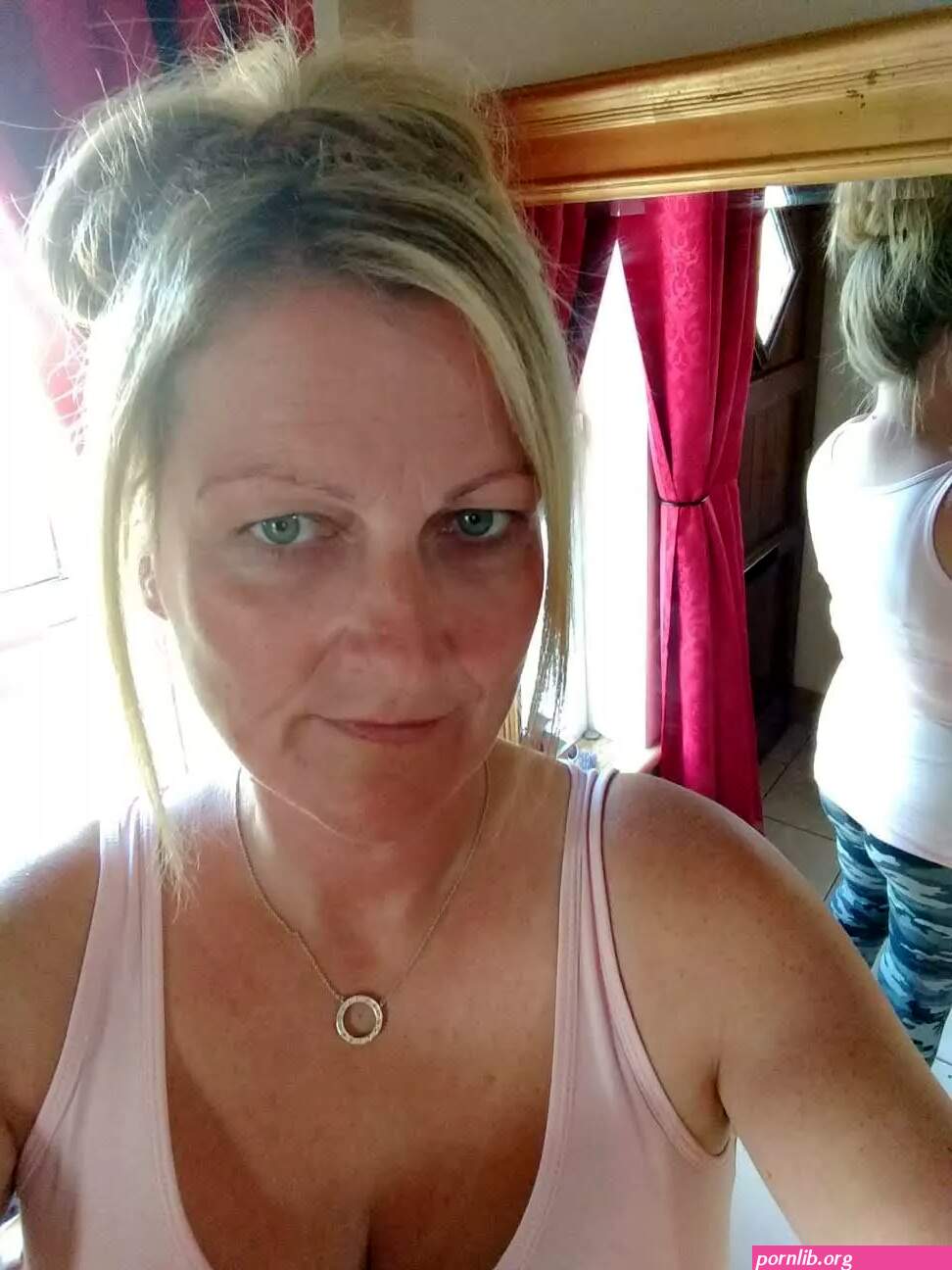 Horny slut wife wants to play nudes : WifeWantstoPlay