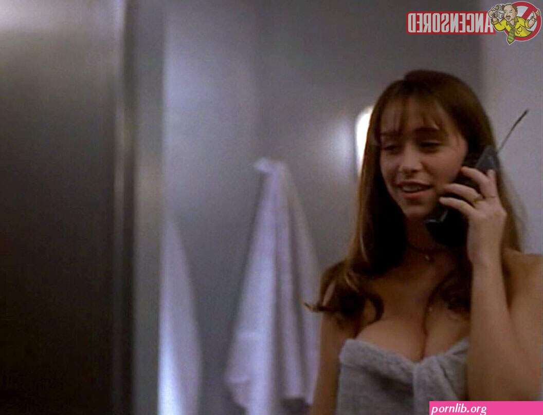 Naked Jennifer Love Hewitt in I Know What You Did Last Summer ANCENSORED