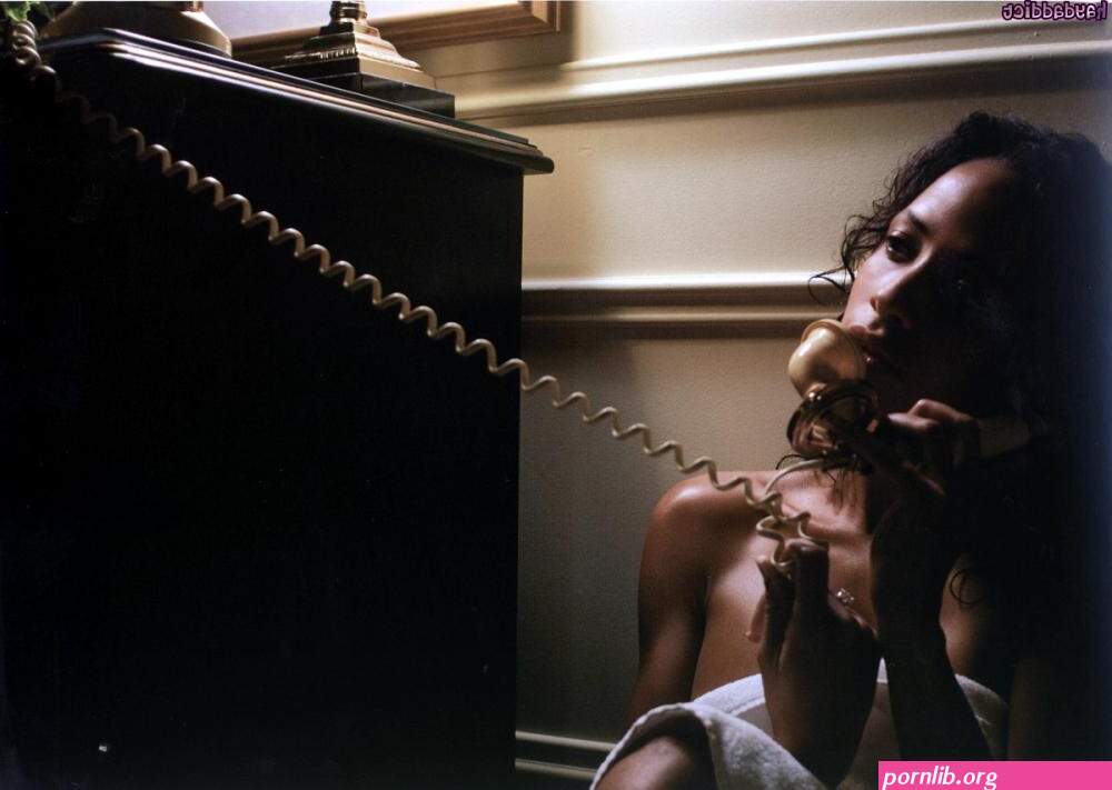 dania-ramirez-naked-room-23-02.jpg