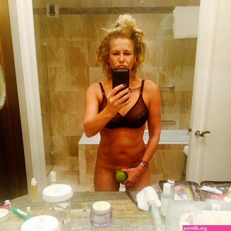 Chelsea Handler Poses Nude