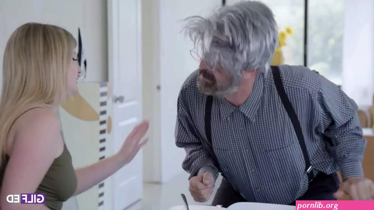 Syren De Mer Dabbin With Granny