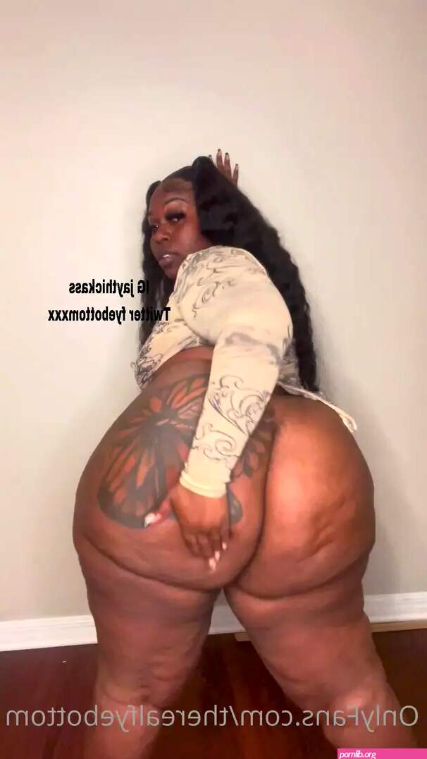 Fyebottom Twerking in sexy tan bodysuit