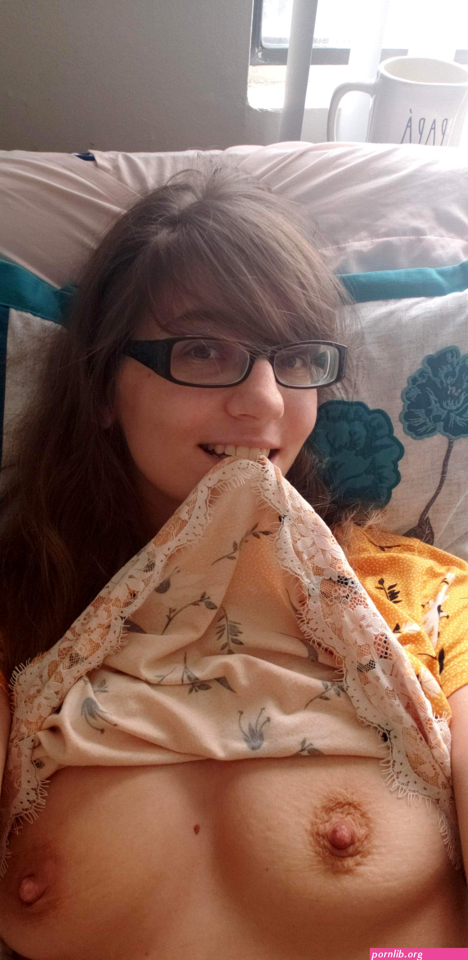 Petite Nerdy Milf Porn Pic