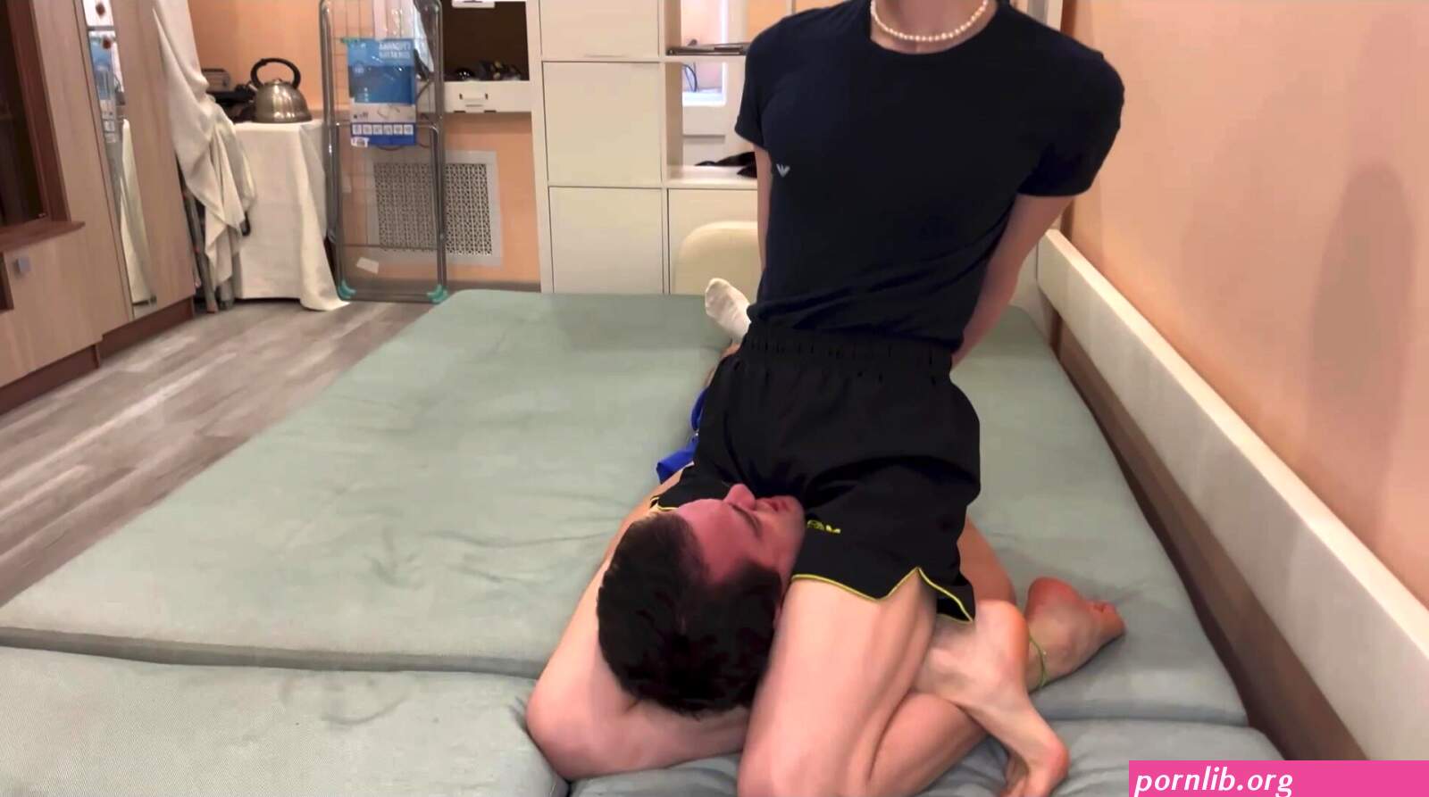 Twink headscissors neckbreak