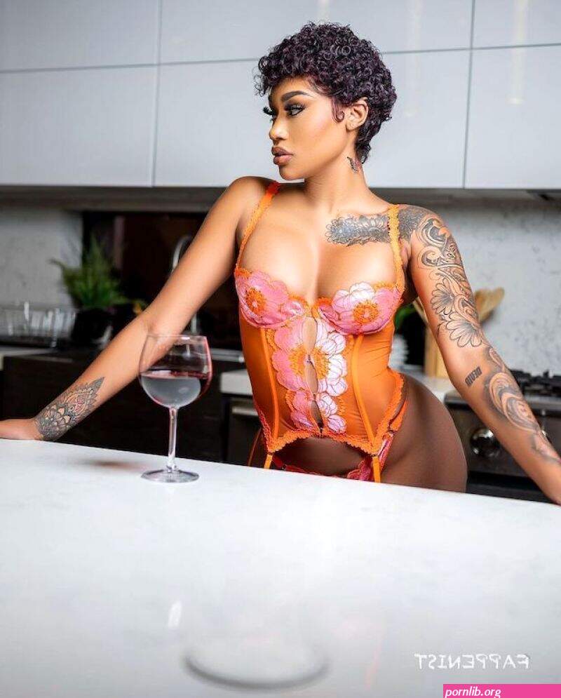 Jania Meshell Sexy Tits and Ass Photo Collection