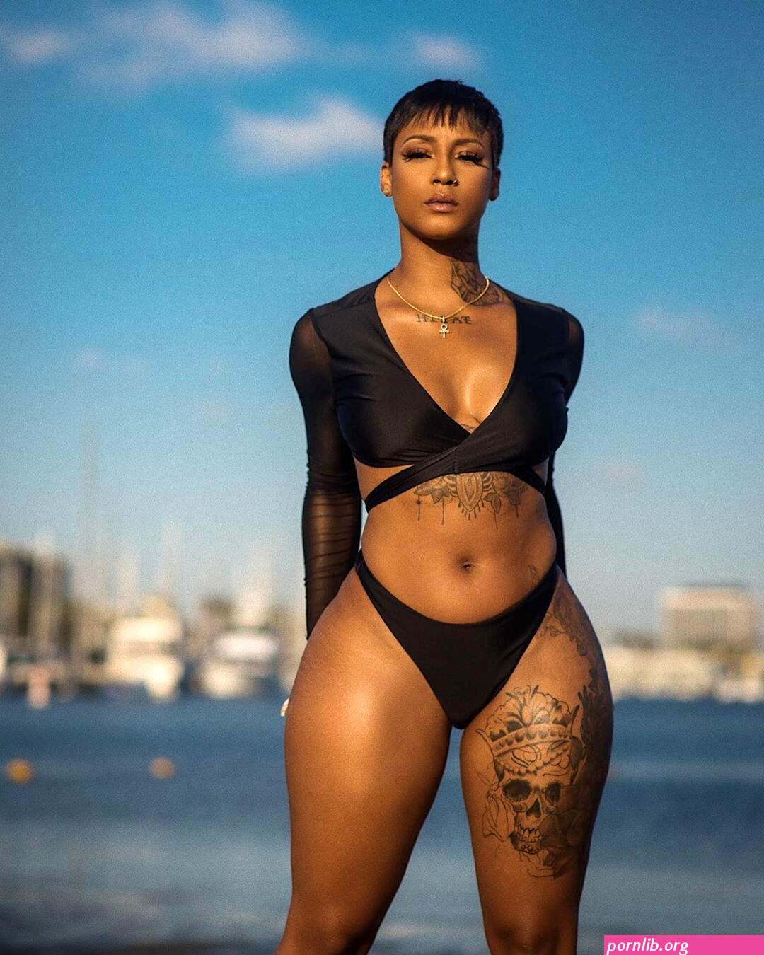 Mizz Twerksum officialmizztwerksum: Beach Bum