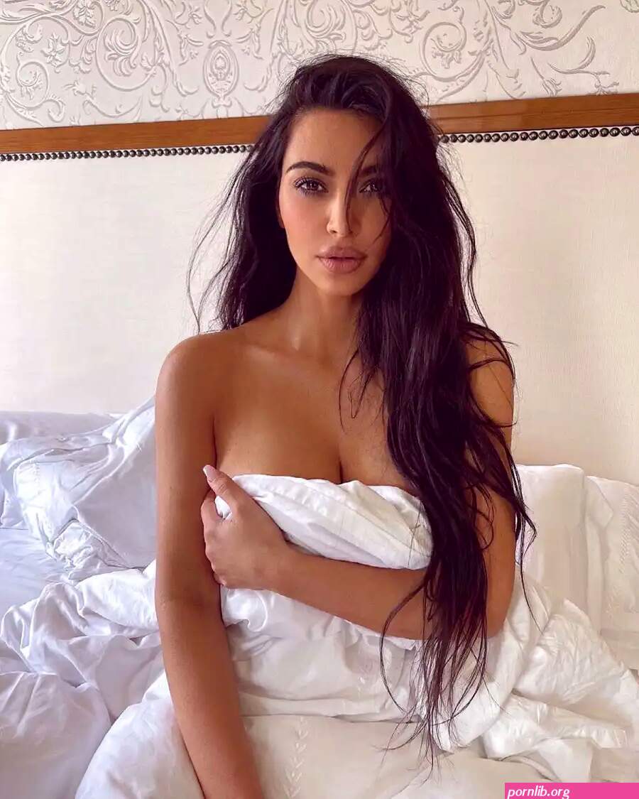 Topless Stars: Celebs Whove Gone Near-Naked