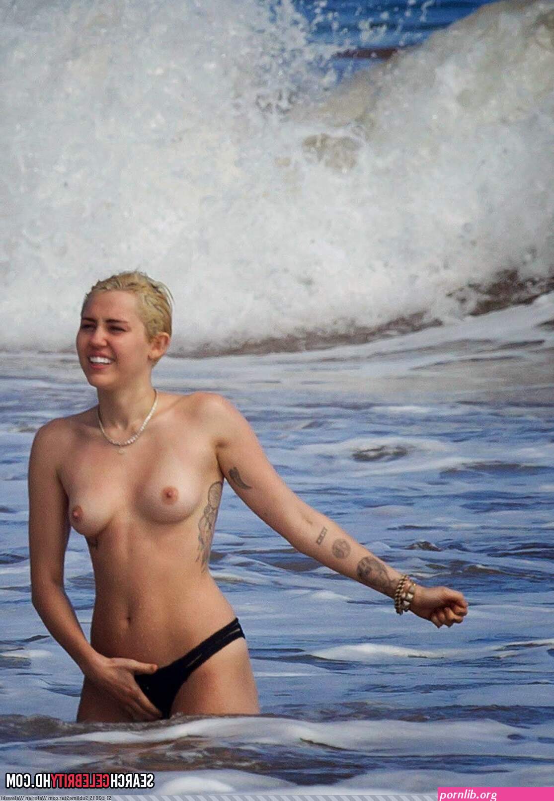 Pic. Photos Bikini Candid Miley Cyrus Topless Hawaii 224893B