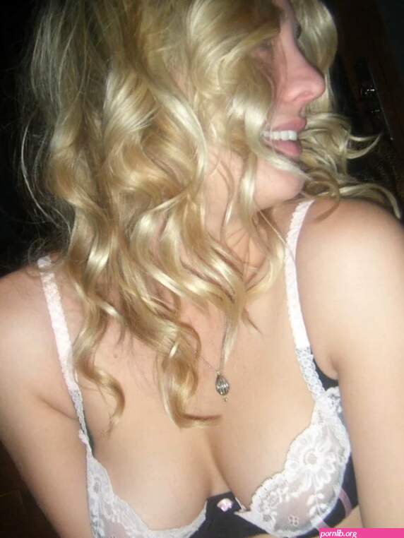 Kaley Cuoco Nude Photos Videos