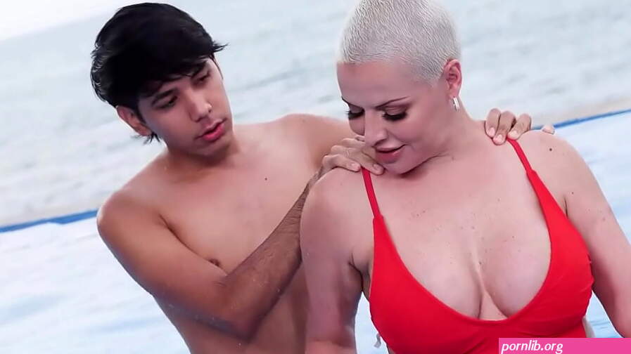 Short hair MILF have sex with her stepnephew