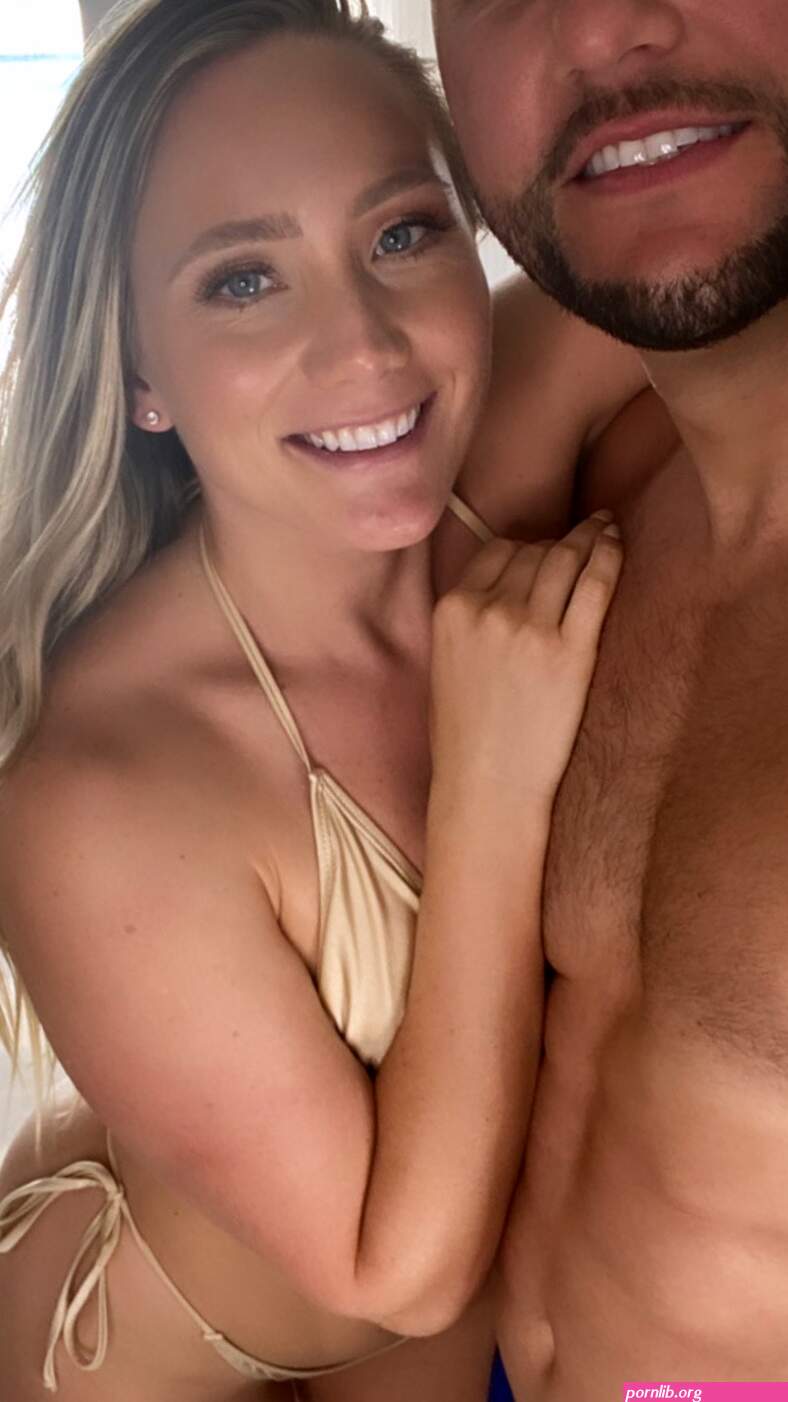 AJ Applegate X: Finally reunited with jmac1864 yesterday! He fucked me so good my pussy still sore You can see it all go down on my onlyfans!
