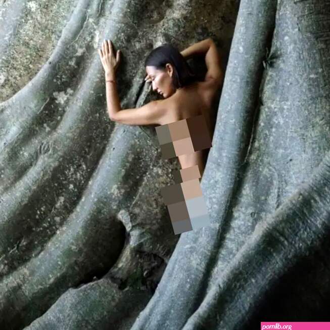 WNA Rusia Kembali Foto Bugil di Pohon Keramat Kayu Putih Berujung Ditangkap Imigrasi Bali