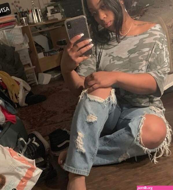 DEE DEE DAVIS Feet