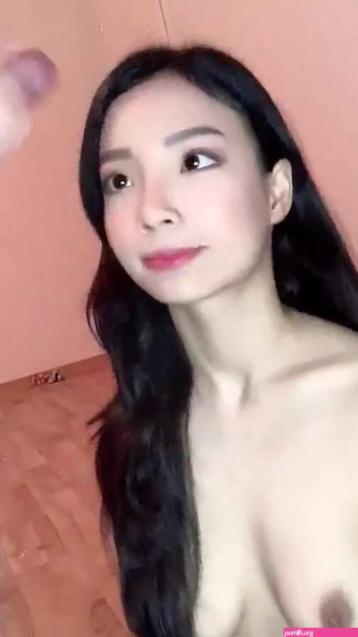 Alyssajelly Taking A Huge Facial While Teasing Boobs Onlyfans Leaked Video