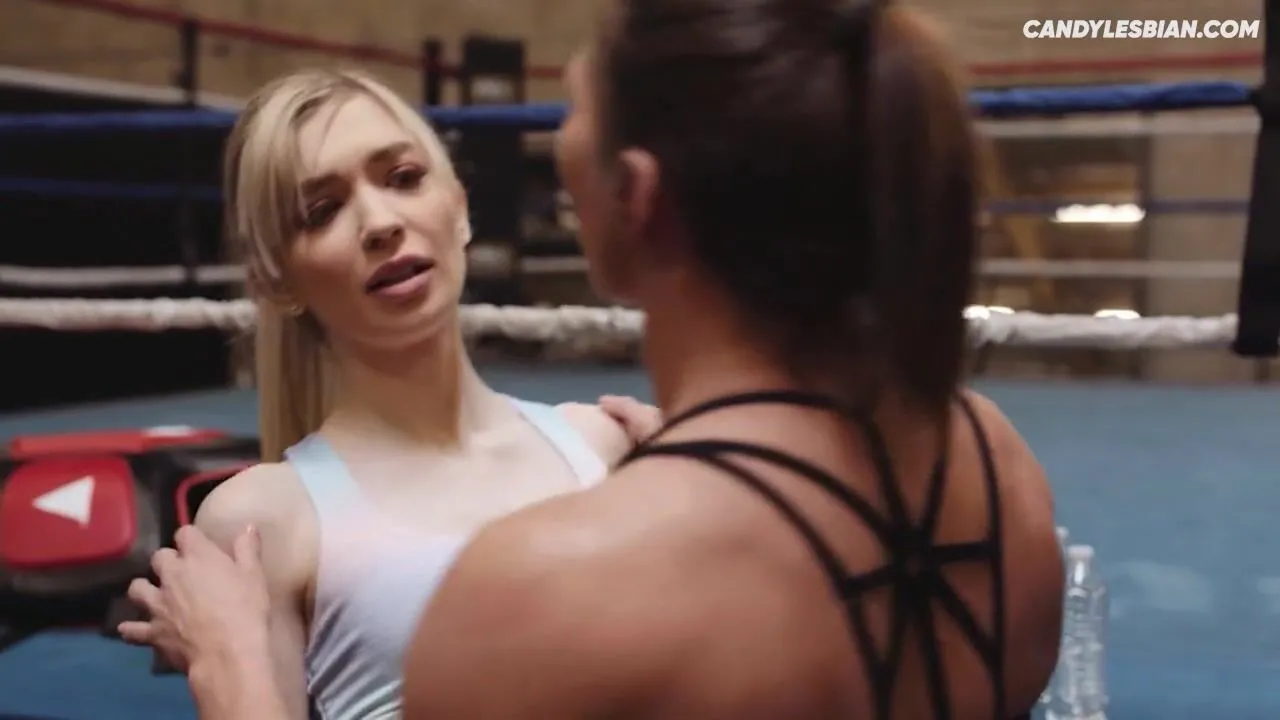 Free Lesbian Muscle Woman Fucks little Teen