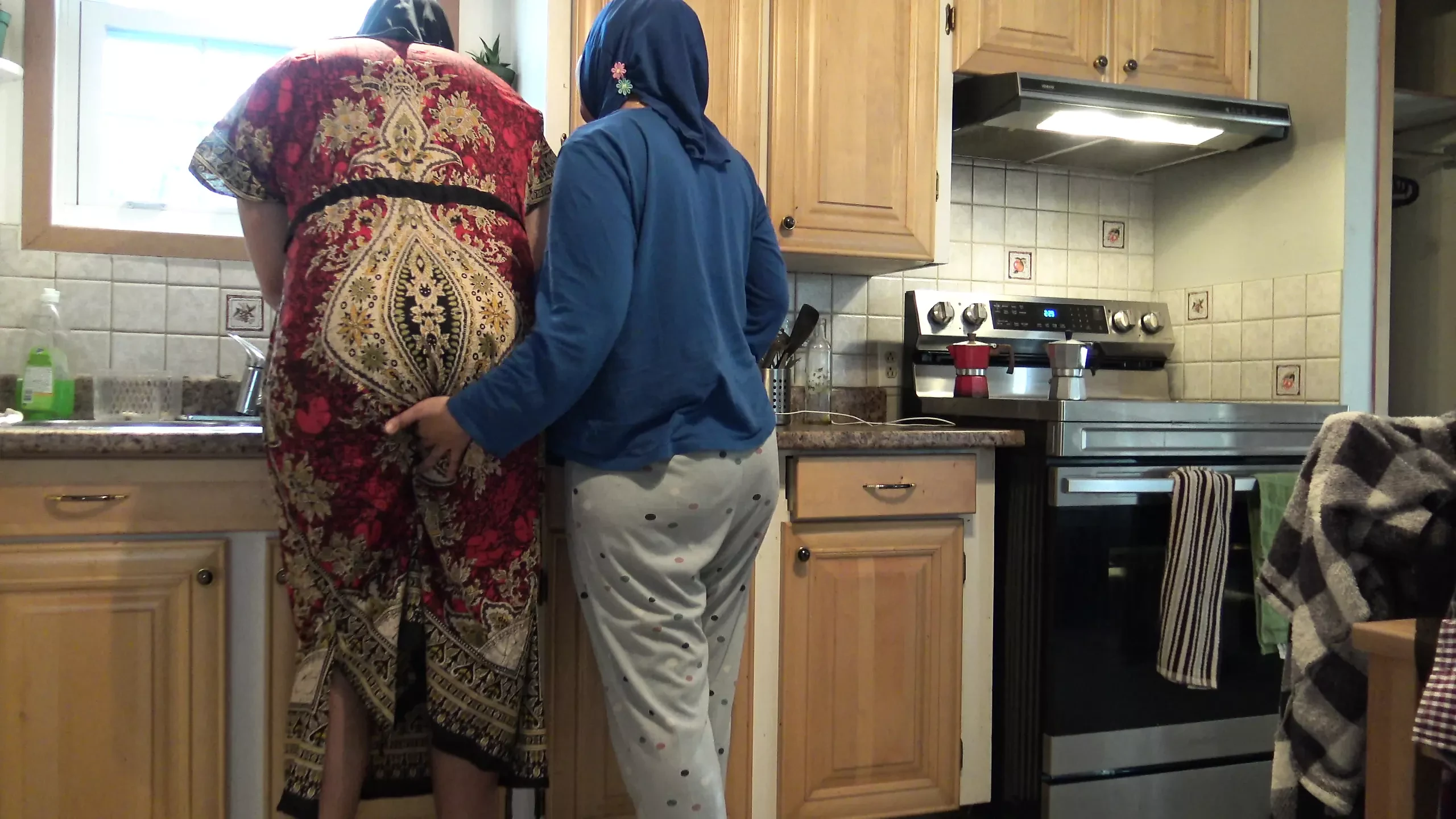 Real Arab Lesbian Couple in Marseille: Fingering Porn by Onlyfans