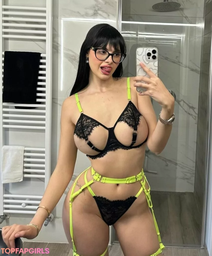 Martina Vismara leaked naked