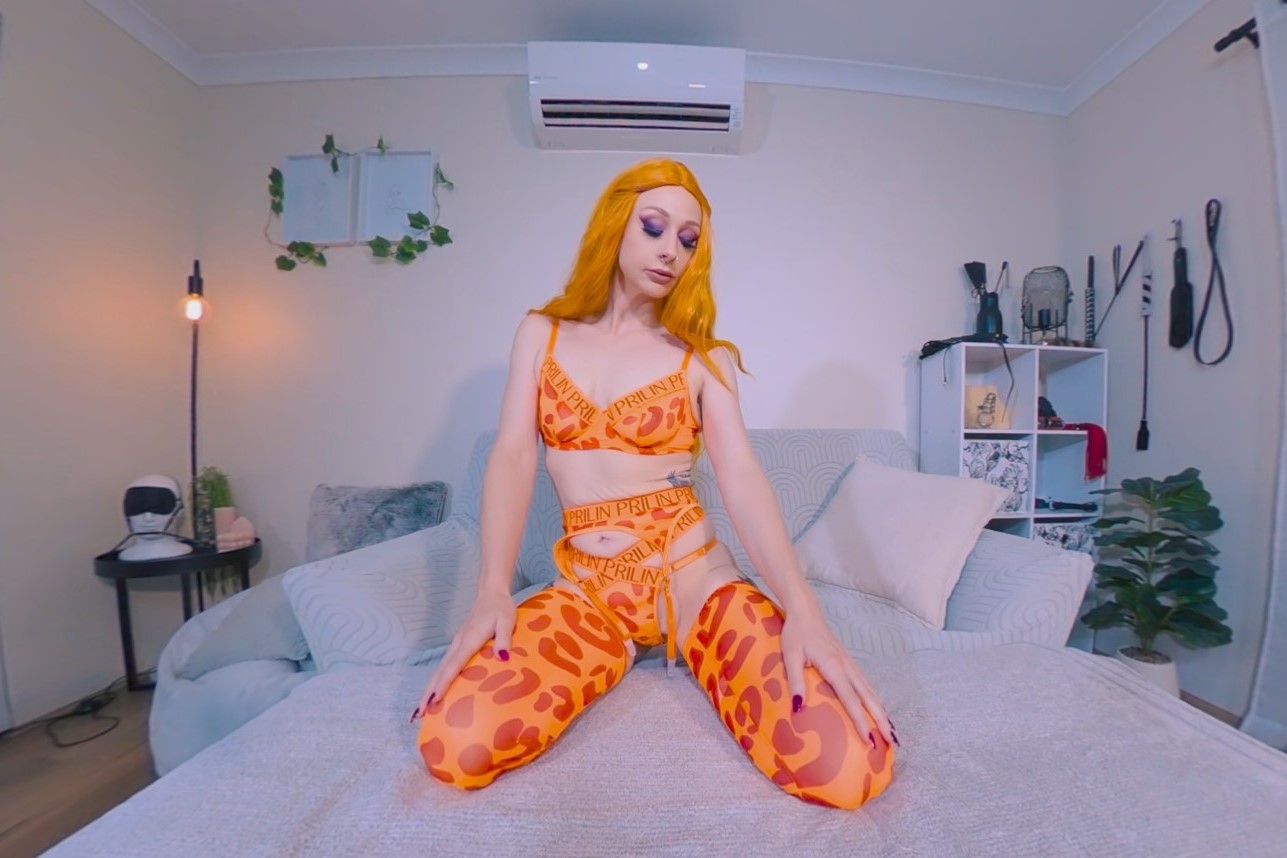 Ahegao E-girl Pumps Holes With Fuck Machine