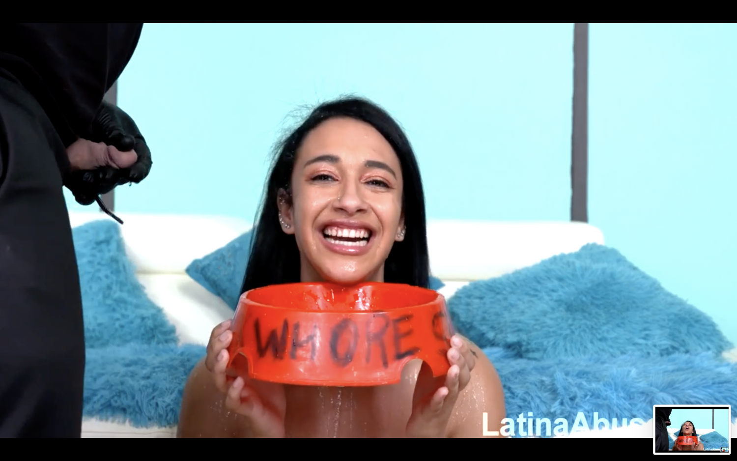 LATINA RECEIVES PEE AND CUM