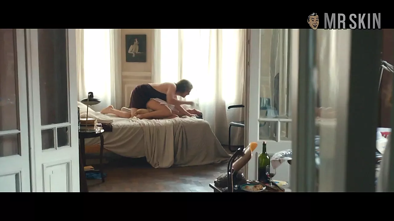 See the Hottest Emma Watson Sexy Scenes