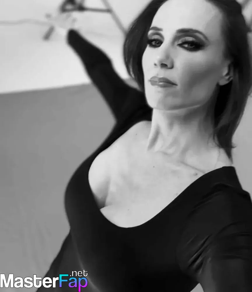 Simone Simons Nude OnlyFans Leak Picture g0UYOe8DOs
