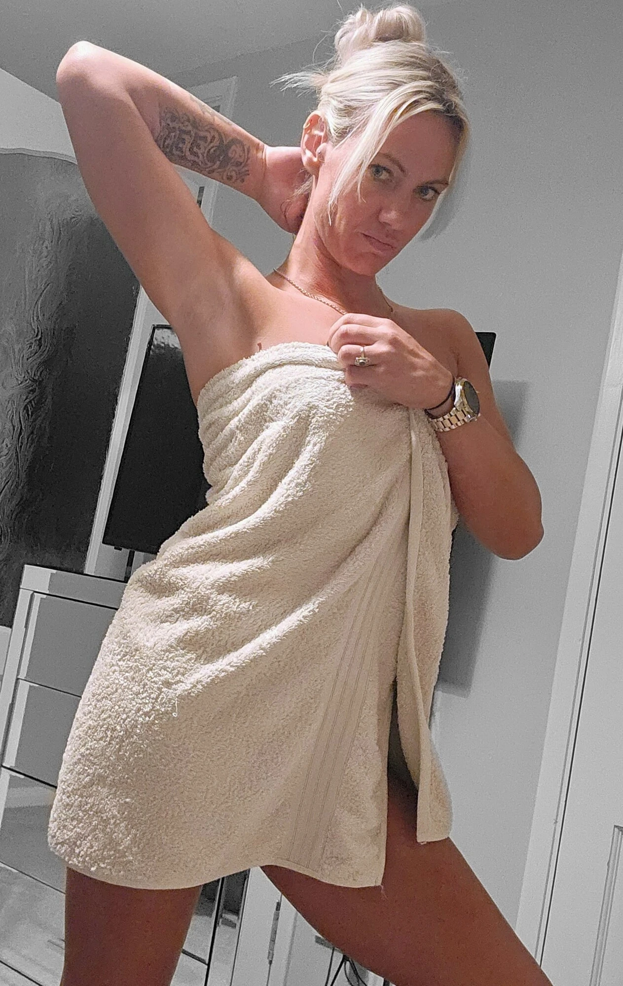Amateur Blonde MILF Porn Pics: Nude Women in Free Sex Photos