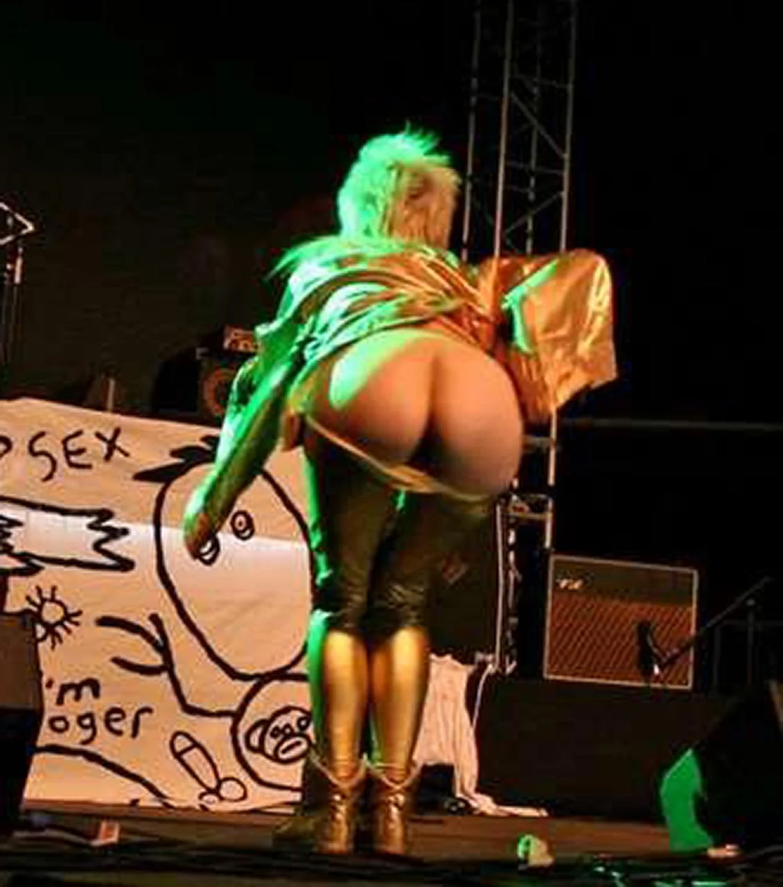 Yolandi Visser Nude Pussy Ass On The Stage !