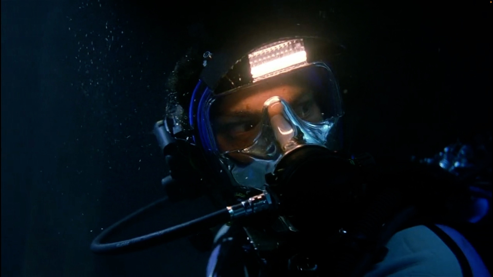 Good Videos: Full Face Mask Scuba Divers inside