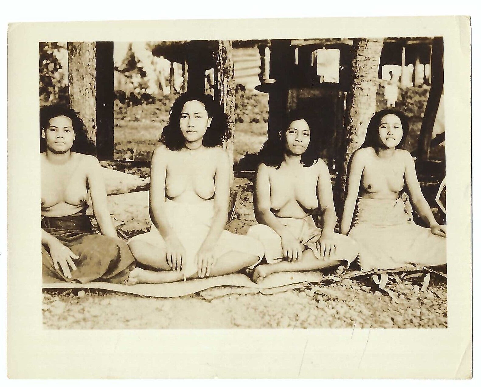 VINTAGE WORLD WAR 2 WWII NUDE ISLAND GIRLS WOMEN TOPLESS NATIVE PHOTO PHOTOGRAPH