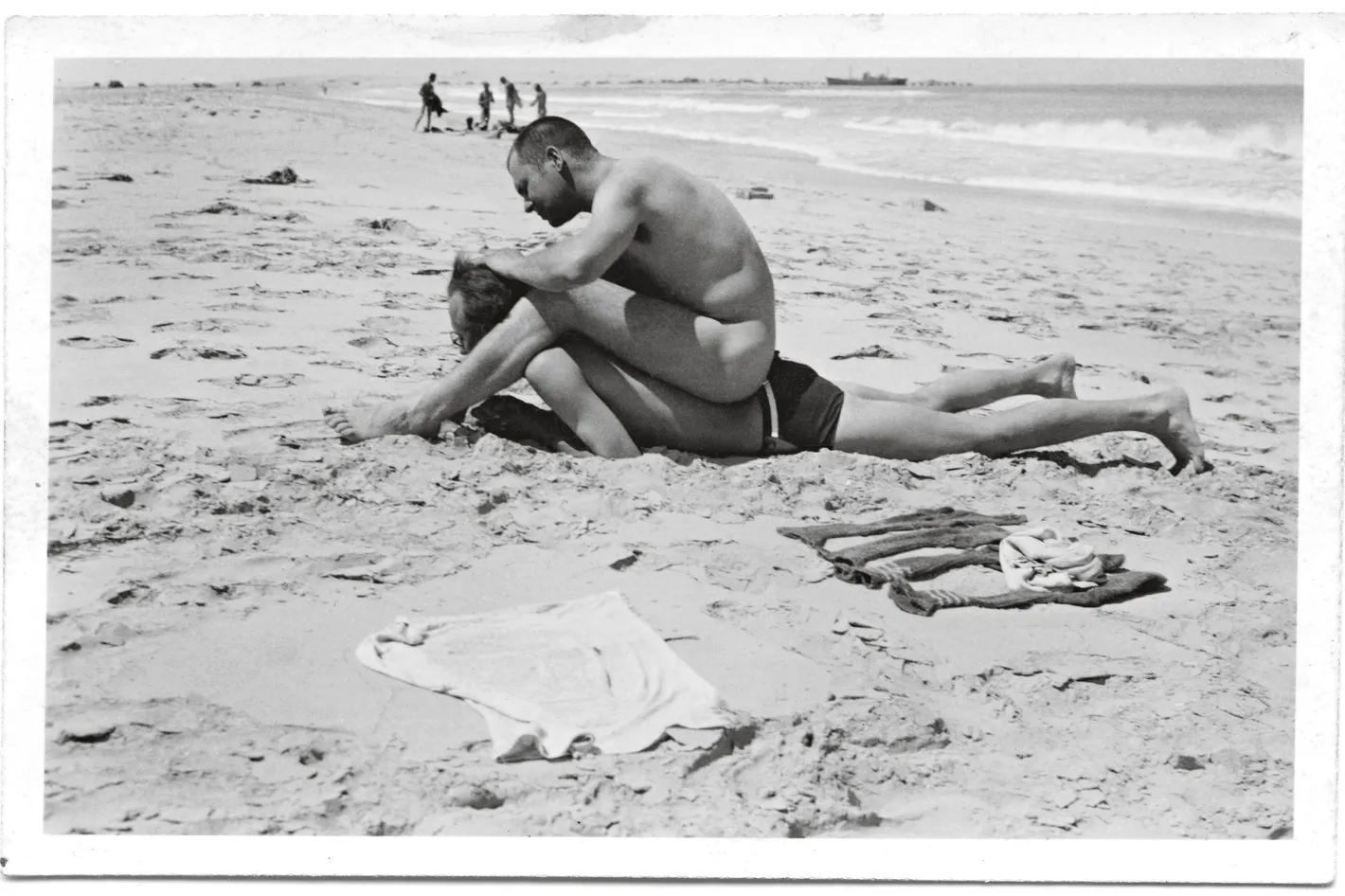 10 Intimate Photographs of World War II Soldiers in the Buff