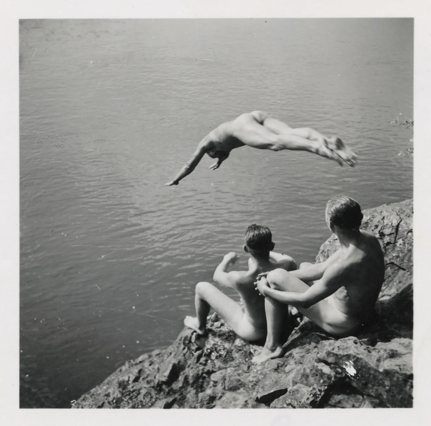 10 Intimate Photographs of World War II Soldiers in the Buff