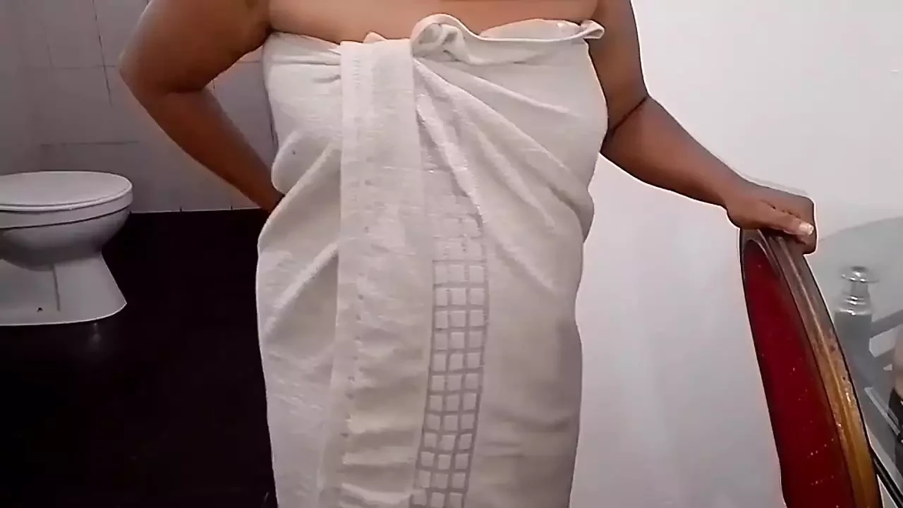 Sinhala Technician Fit up Water Tap: Sri Lankan MILF Porn