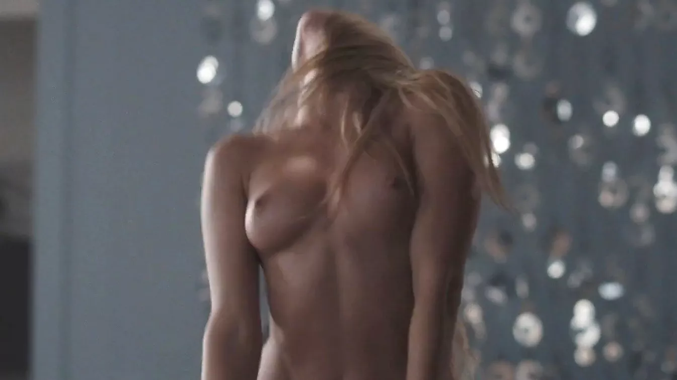 Nudity From Decembers Biggest Stars: Sydney Sweeney Nude Amber Heard Nude And More!
