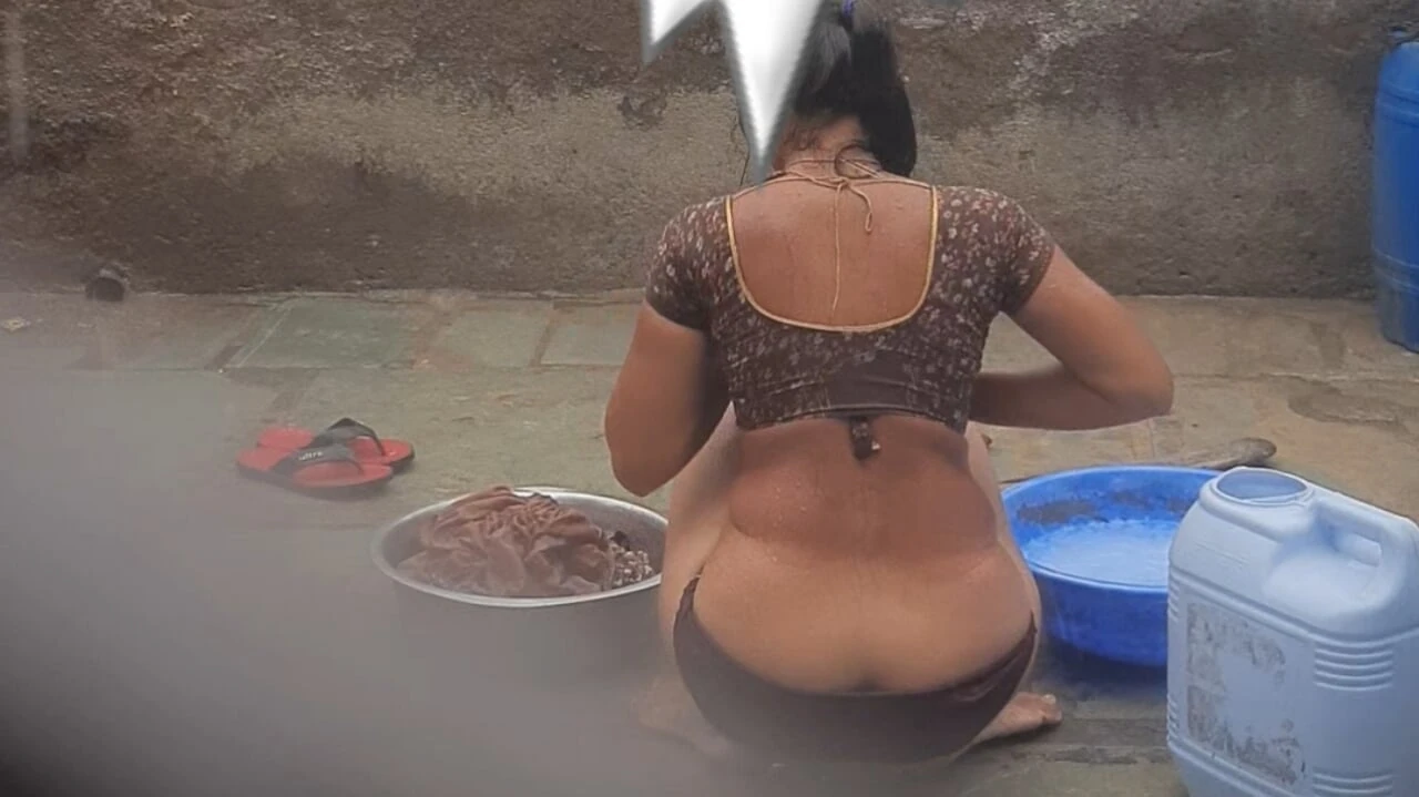 Desi Boudi Bathing Porn Videos