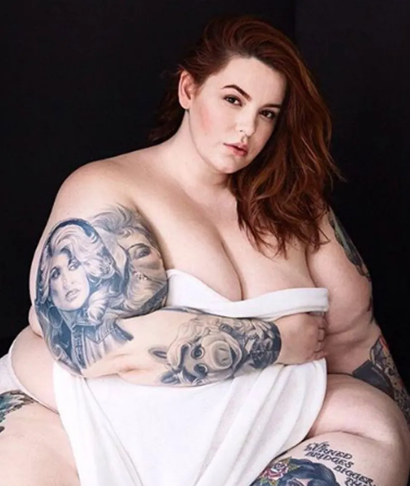 Plus-Size Model Tess Holliday Posts Nearly Naked Pregnancy Pic to Prove Shes Healthy