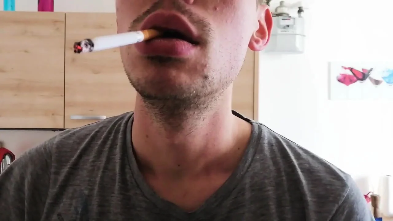 Smoking: close up lung fuck