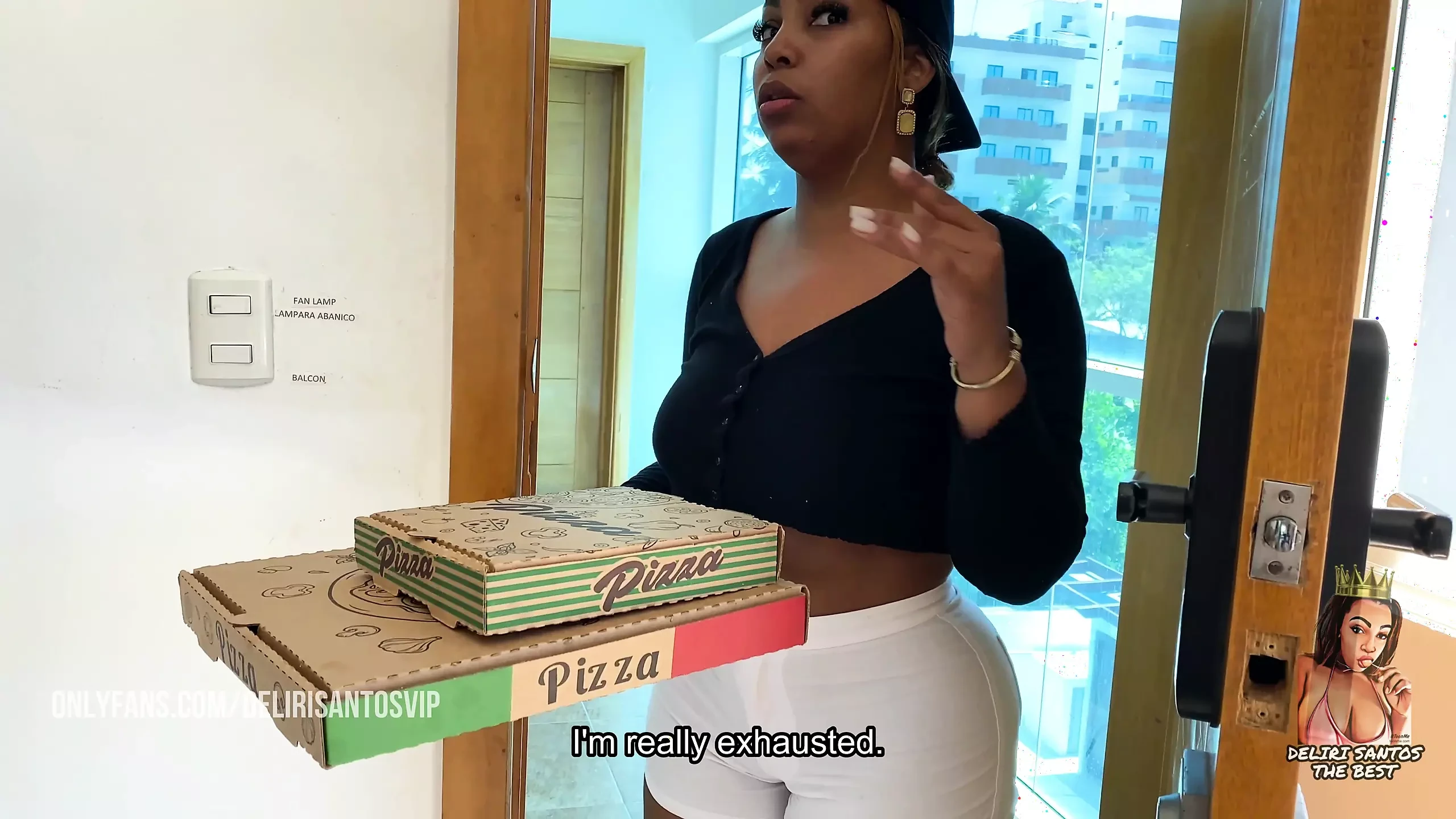 Latina Pizza Delivery with Big Ass gets Sex: Amateur Porn feat. Delirisantos