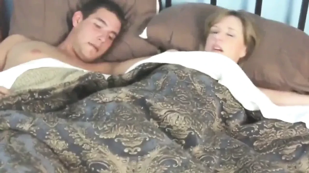 MILF Sharing Bed with 20yo Boss: Amateur Porn feat. Jodi West