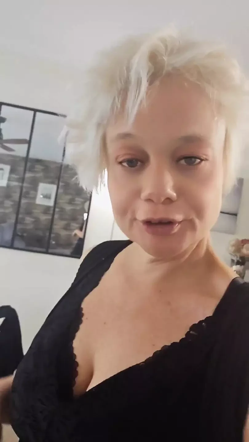 Coucou Mon Cheri Tu Me Rejoint: Amateur Amateur Porn feat. Sofy13