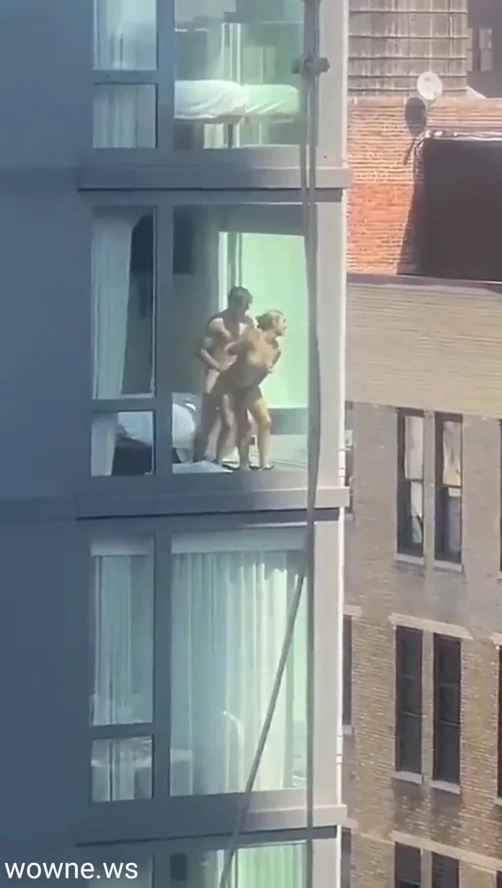 Public Fun: Window Exhibitionists Have Sex