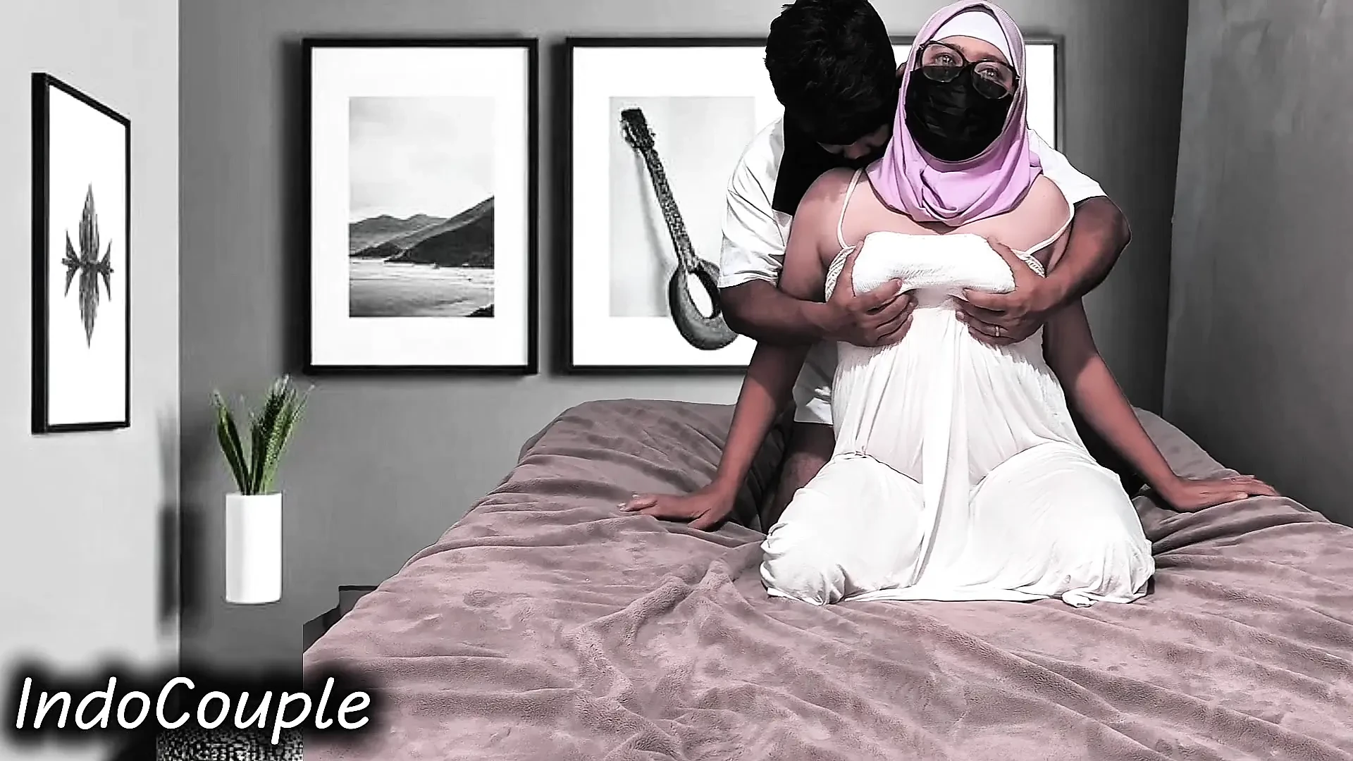 Bokep Indo Viral 2025 Ibu MILF Indo Punggung Besar Naik Enak Tiri
