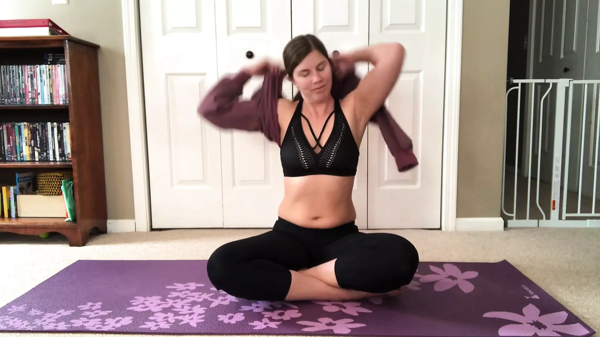 Lisa Brooks- Amateur MILF does her Naked Yoga Workout