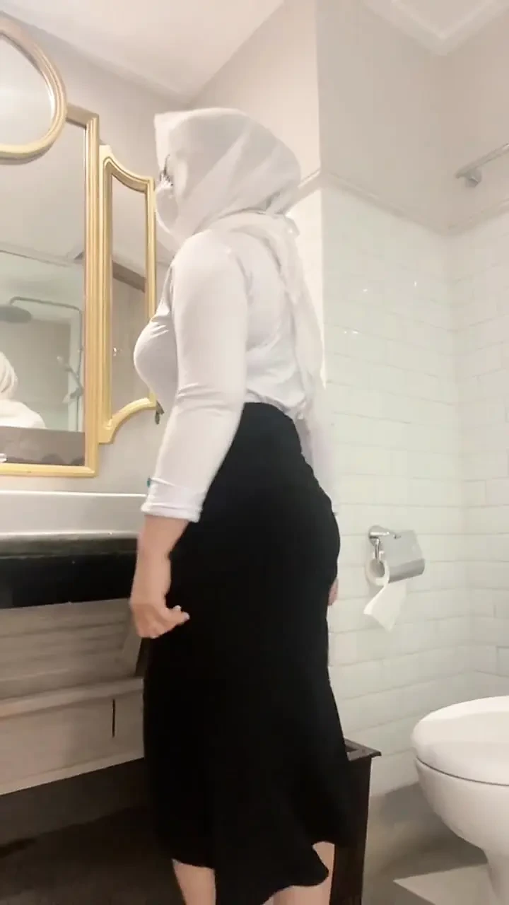 Hijab Tobrut Colmek for a Moment Before Leaving for Work: Asian Asian Porn