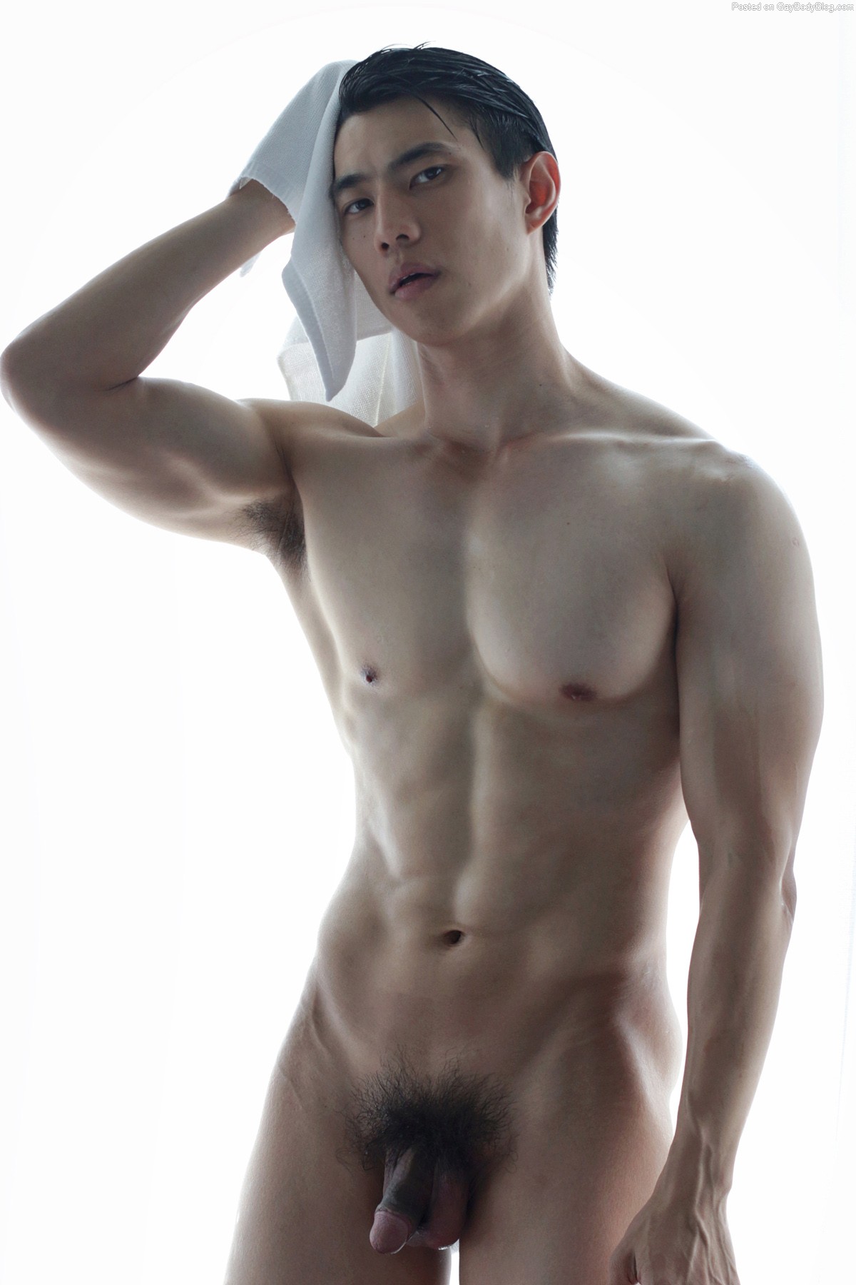 Thai Male Model Tan Gets His Dick Out For Hareuhun Airry