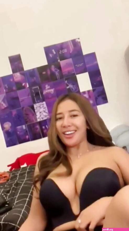 Miss Hilda Sexy Part 5 ft. Indoseblay: Indonesian Bra Webcam Asian Babe Porn